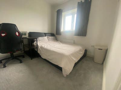 Double room with private bathroom, bills included Main Photo