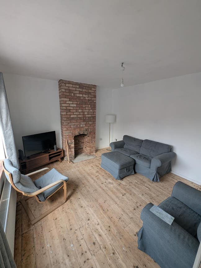 Rooms in a relaxed house close to amenities Main Photo