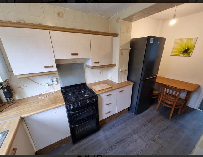 Sharing rooms available  Main Photo