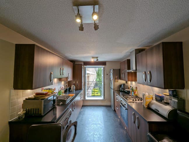 Double bedroom to rent in 2 bedroom Glasgow flat Main Photo