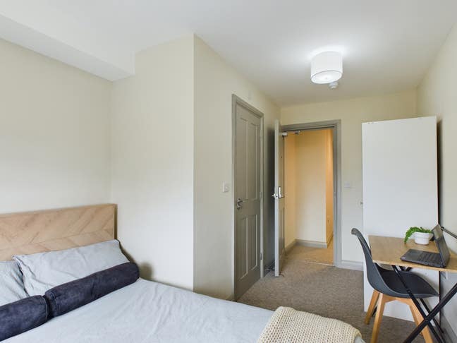 Spacious en-suite double room inclusive of bills Main Photo