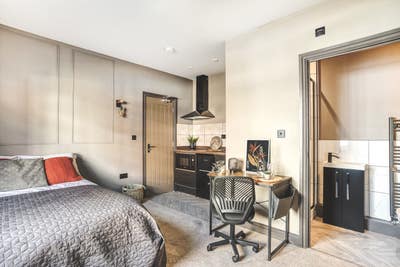 &pound;100 off Month 1 🔔&pound;699 Brand New Studio🔔 in Town Main Photo