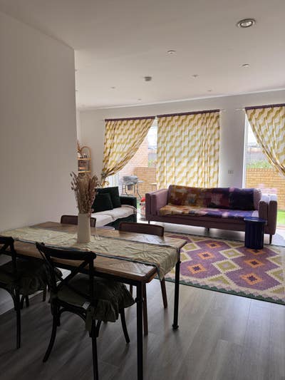 New build, fully furnished en suite room Main Photo