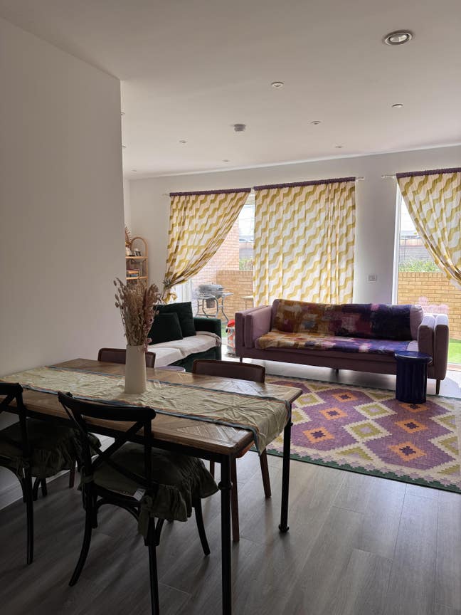 New build, fully furnished en suite room Main Photo