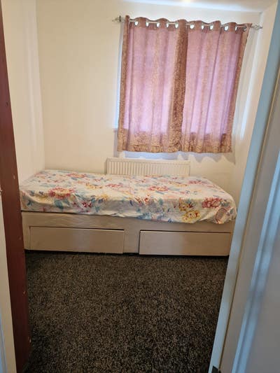 One box room and one double room for rent Main Photo