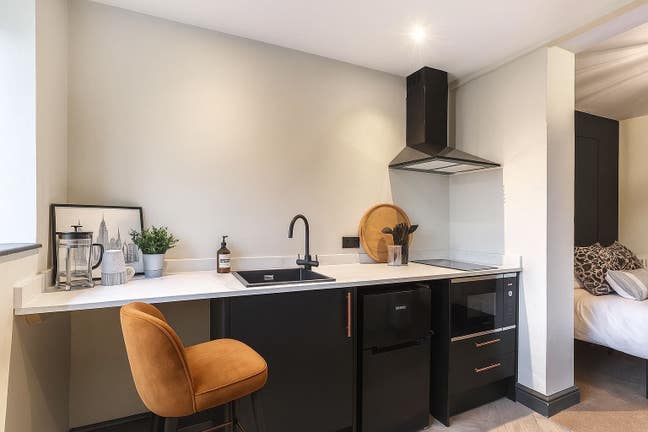 Stunning City Centre Studios & En-Suites–🔔4 Left Main Photo
