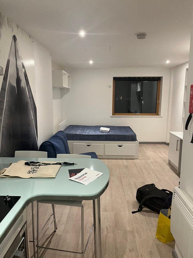 Fully Furnished Studio Room £260/week Until 22 Aug Main Photo