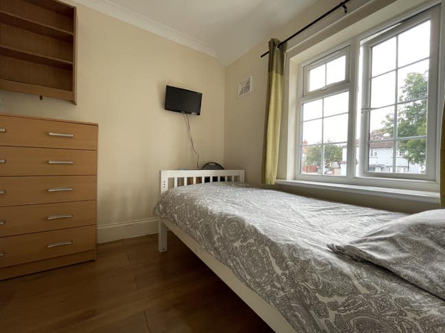 Lovely Quiet Single room W3, 5 Rooms 5 Bathrooms Main Photo