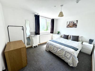 High Quality Double Room Desirable Location Main Photo