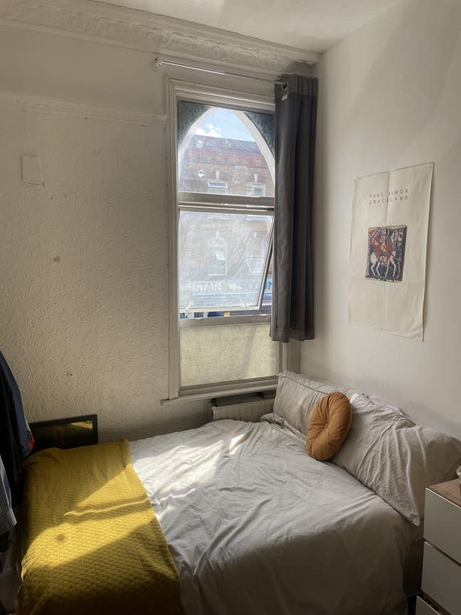 Spacious Gorgeous Room on Chatsworth Rd Main Photo