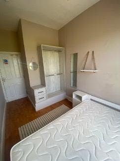 Two Double Bedroom in 5 Bed House Share, L15 Main Photo