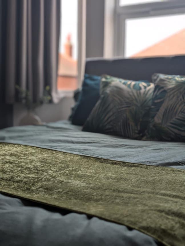 Fully Furnished Double En-Suite Room in Shared Hou Main Photo