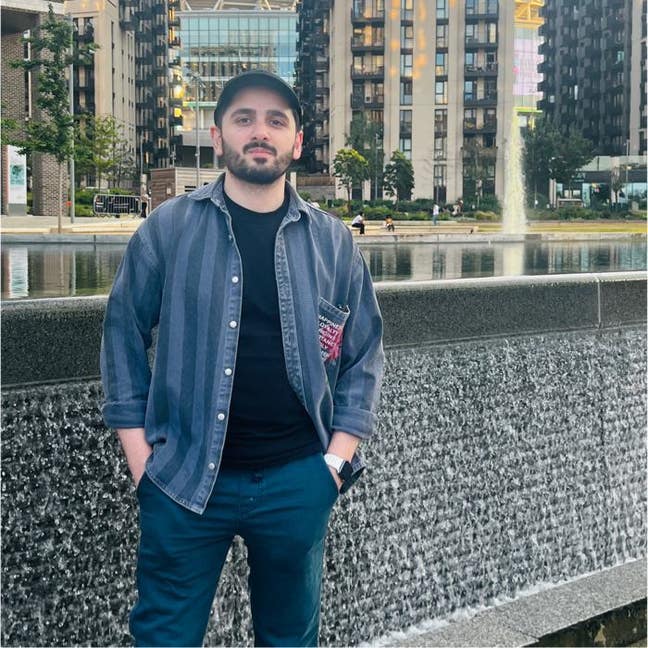 I am a professional male aged 32. I am lookin... Main Photo