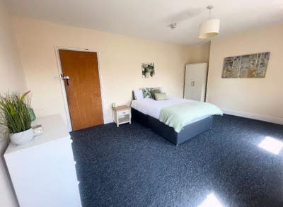 Newly Refurbished Room  - Short Walk to Town Main Photo