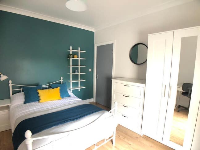 Stylish House for professionals in the city Centre Main Photo