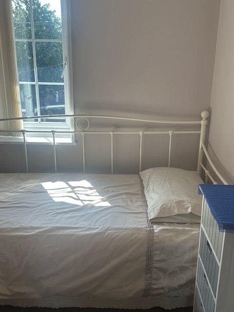 1 bed room near Morden Station Main Photo