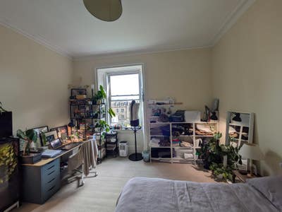 Double bedroom in sunny Bruntsfield flat Main Photo