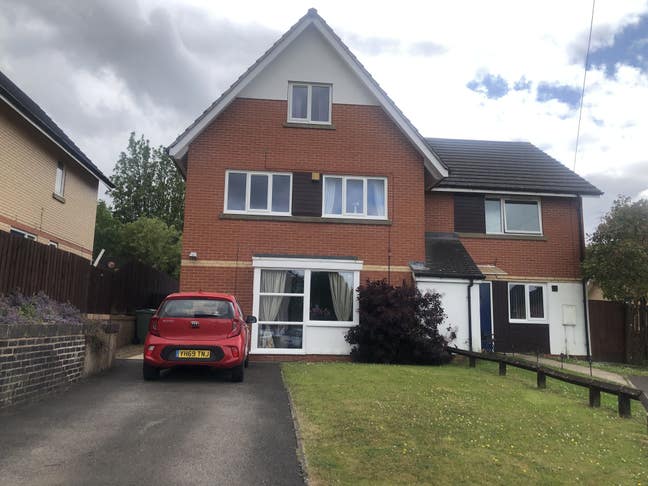 Room for rent in large house with lovely view Main Photo