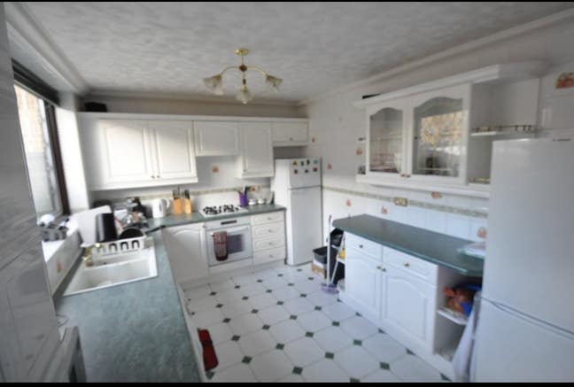 Huge Room in Modern House, Easy References! Main Photo