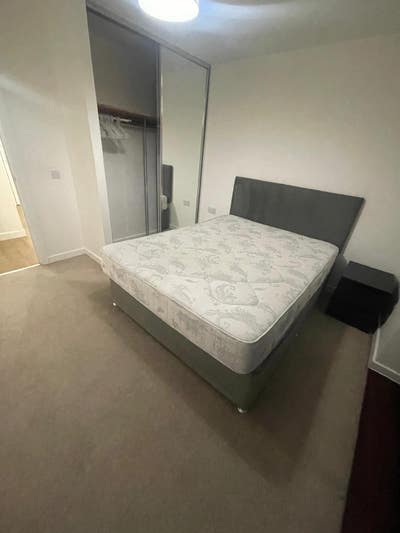 Canary Wharf Modern apartment large Double! Main Photo