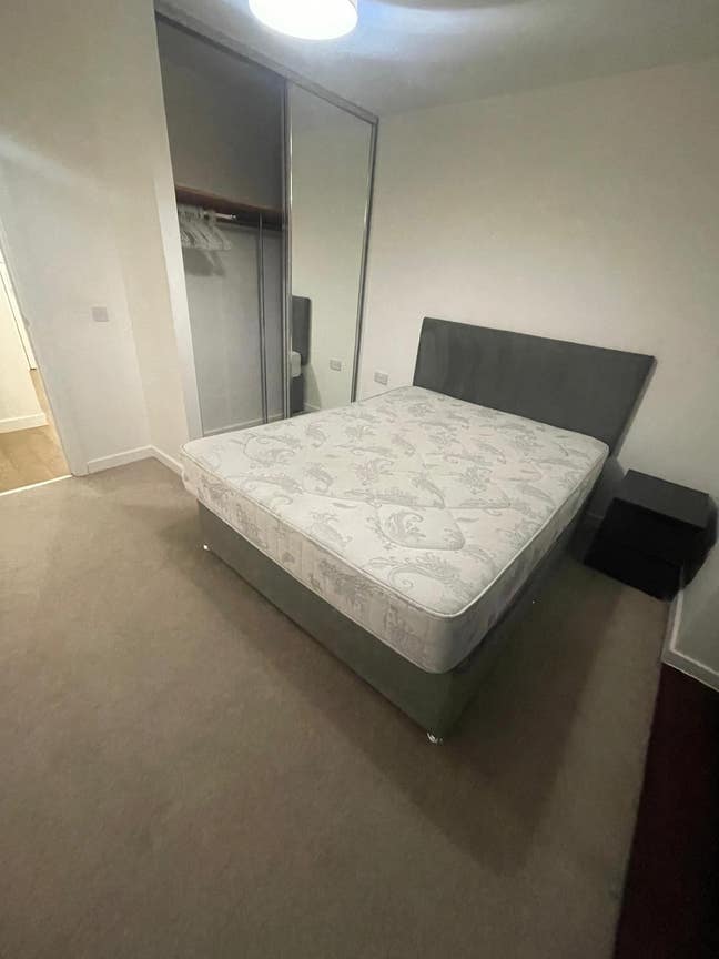 Canary Wharf Modern apartment large Double! Main Photo