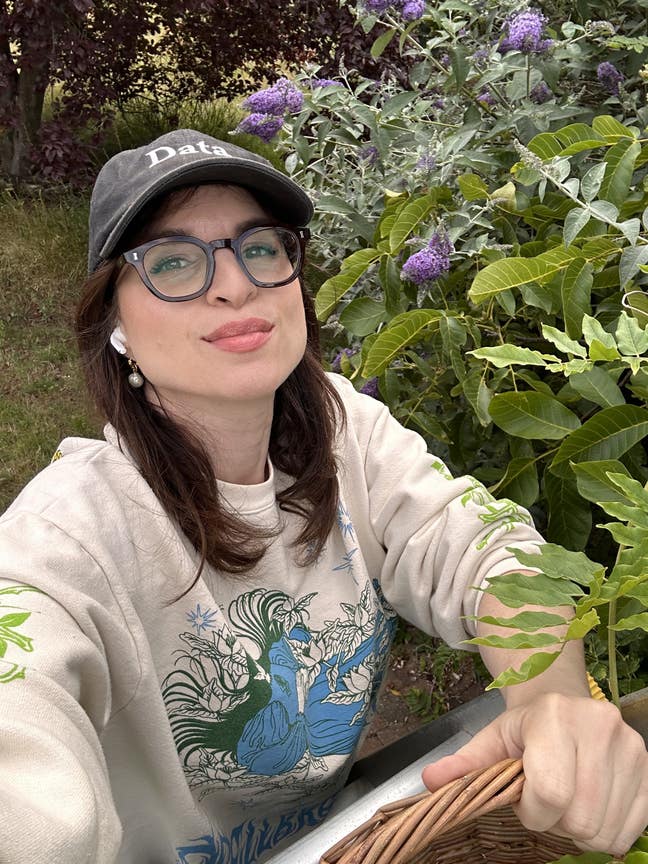 Seeking a leafy, private abode for me and my cat  Main Photo