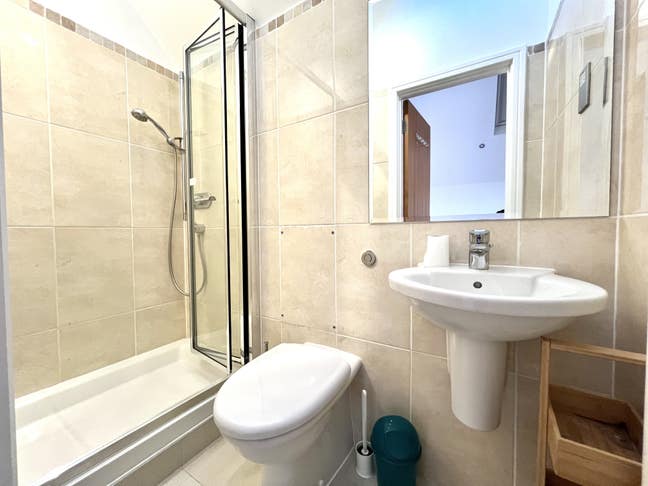 🚇✨ Amazing Double Room  – Steps from the Tube! Main Photo