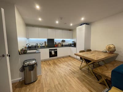 Bright Modern Double Ensuite Bedroom in Greenwich  Main Photo