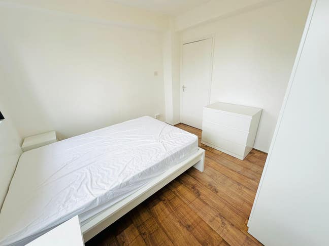 Double Room in Wimbledon 02 JULY  Main Photo