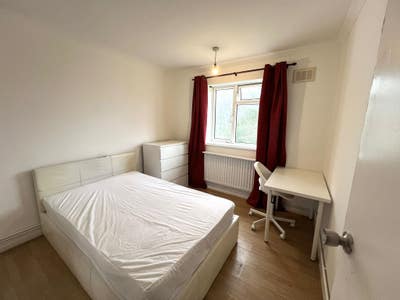  2 Double Room Available (Kingston) Main Photo