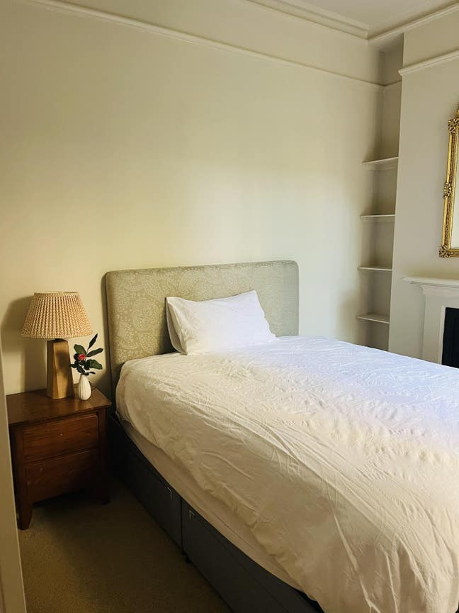 Double Bedroom  Main Photo