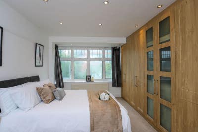 Four Lovely Bedrooms in Hanger Lane Home W5 Main Photo