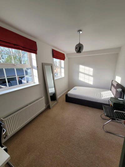 Large Double Room with Own Bathroom Main Photo