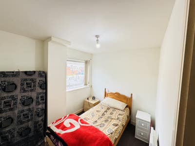 1 room to rent , full furnished apartment  Main Photo