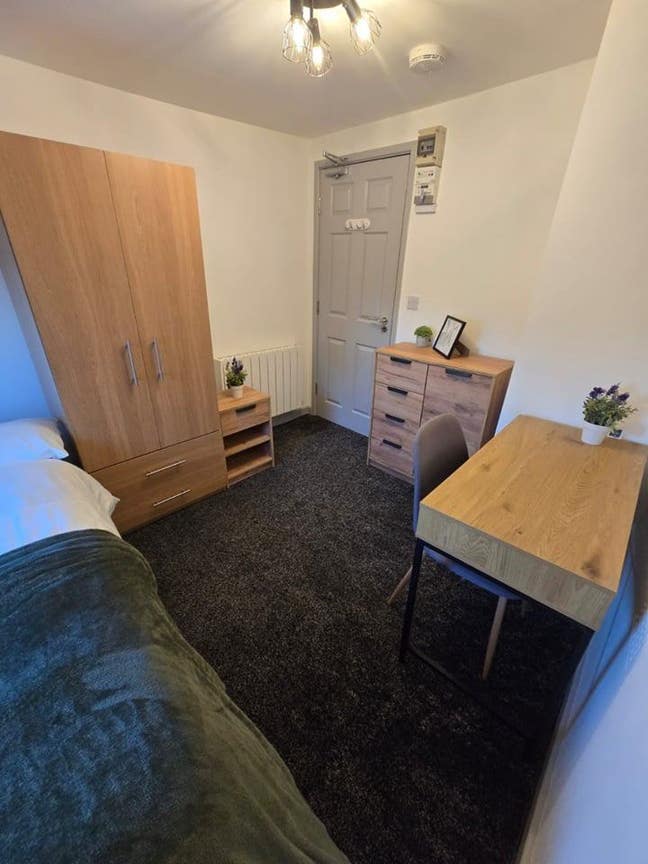 2 rooms available in Wakefield City Centre! Main Photo