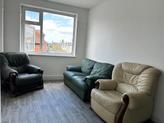 A double bedroom with en-suite  Main Photo
