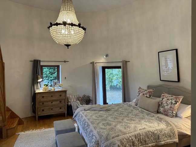 Spacious Country House Main Photo