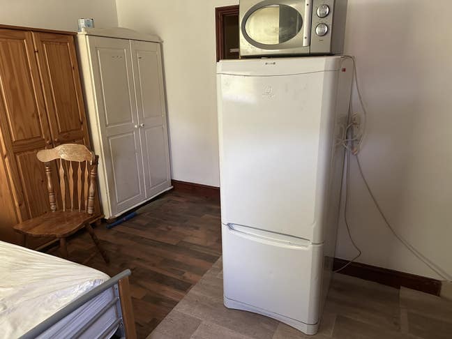 DOUBLE kitchenette.and washer. Spacious clean RM6  Main Photo