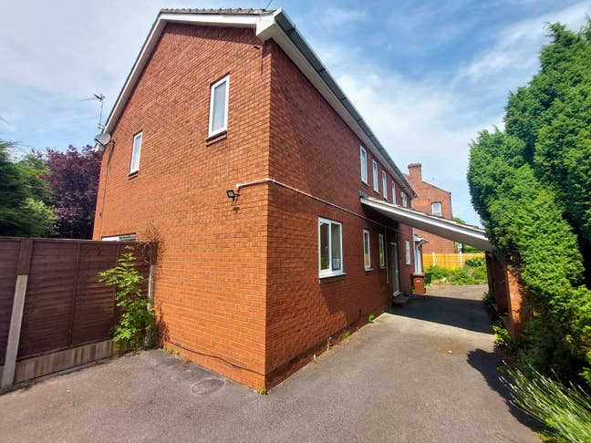 Large Spacious House Share from £375 inc Bills!  Main Photo