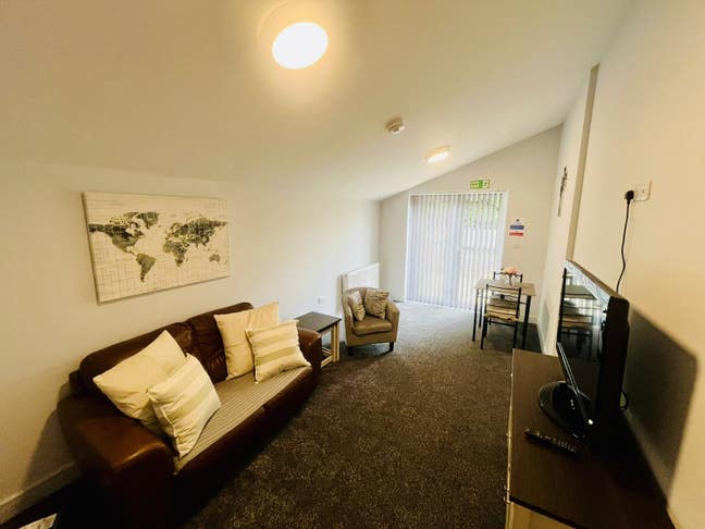 🌟 Funky, Fresh & Fully Refurbished HMO – 6 Rooms  Main Photo