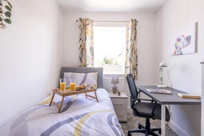 Really Friendly, Immaculate Home! :)  Main Photo