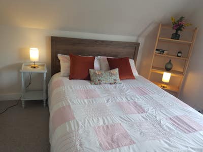 Large double room.,Kingsize bed,Bills inc  Main Photo