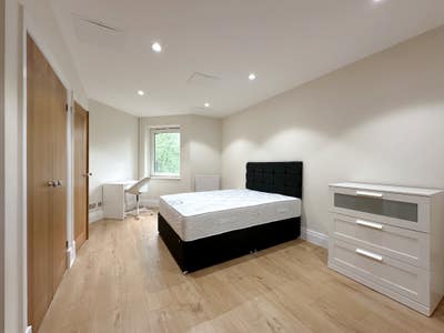 🏡 2  Big Rooms in Kensington W14 – Ensuite + Gym  Main Photo