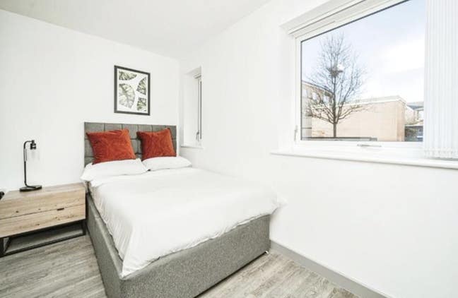 *Central Walsall 1-Bed Flatshare * Close to Train  Main Photo
