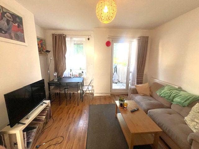 Large 3 Bedroom Flat in Belsize Park Main Photo