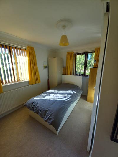 Single Room with Own Toilet. **Mon - Fri Only** Main Photo