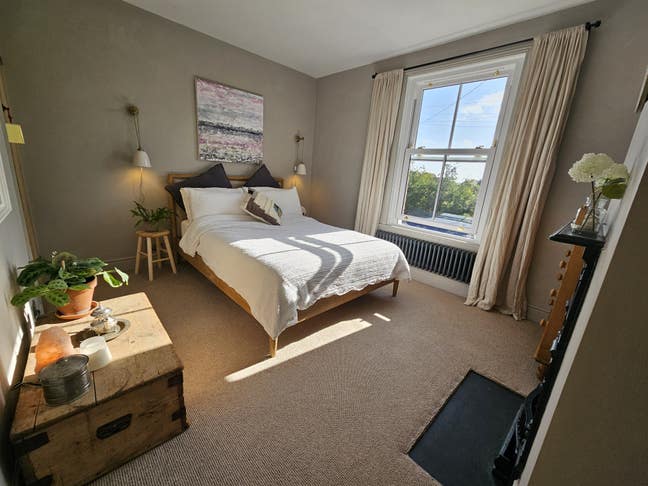 Large double room/whole house Main Photo