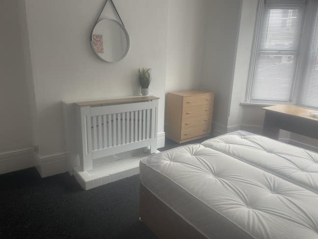Large Room Southsea Main Photo