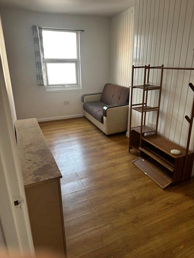 1 bedroom flat for rent fully  2 mins from station Main Photo