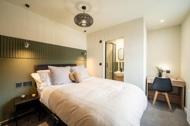 Cosy Double En-Suite – Walk to Central Station!  Main Photo